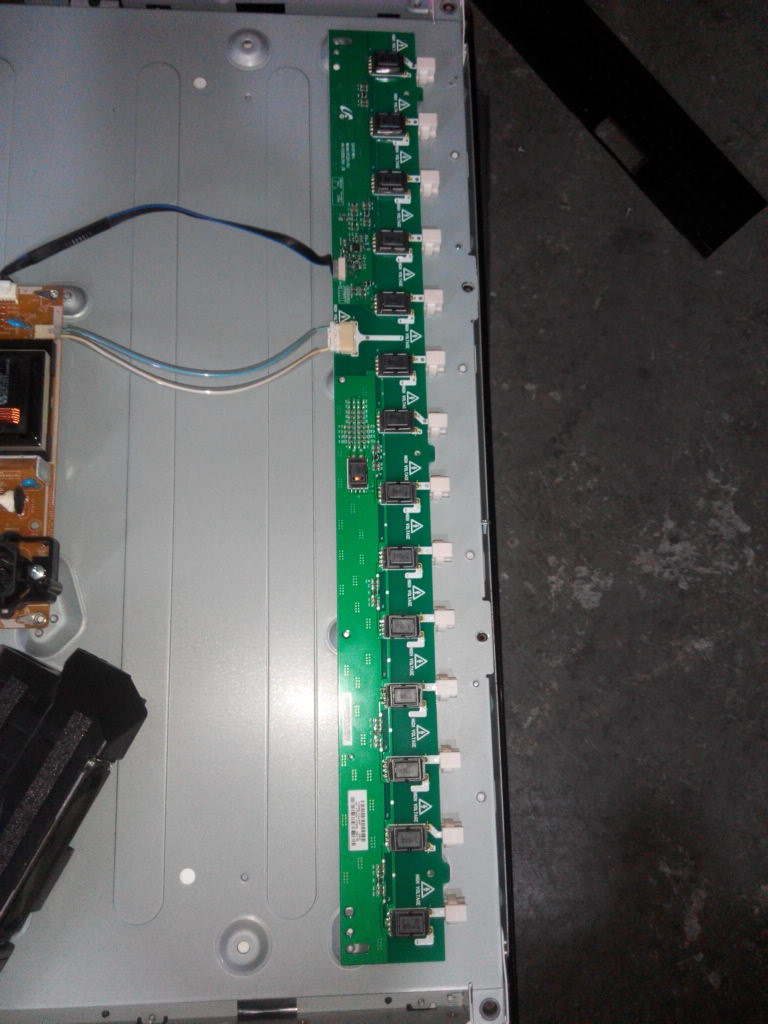 Samsung / RCA V235-10J 4H.V2358.591 / B 19.46T03.016 Hintergrundbeleuchtung